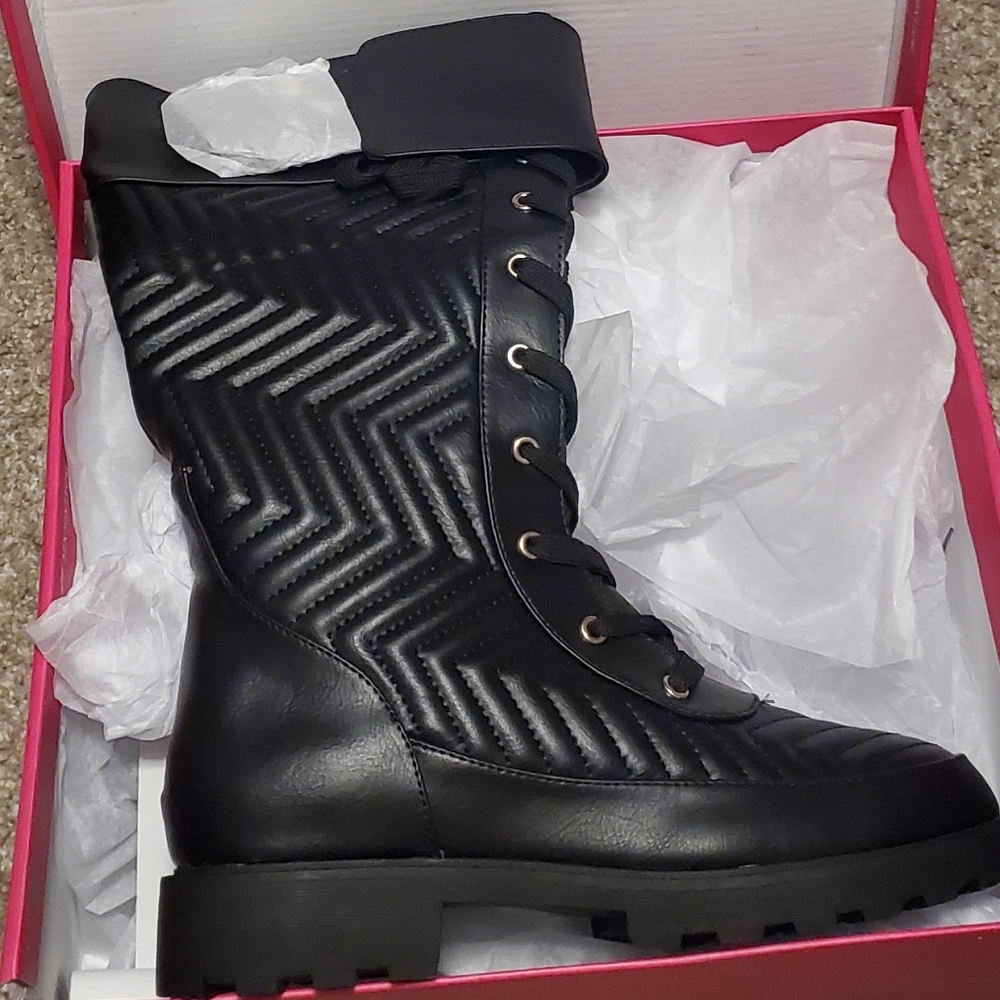 🌟 NEW 🌟  Textured Flat Boot - Picture 4 of 5